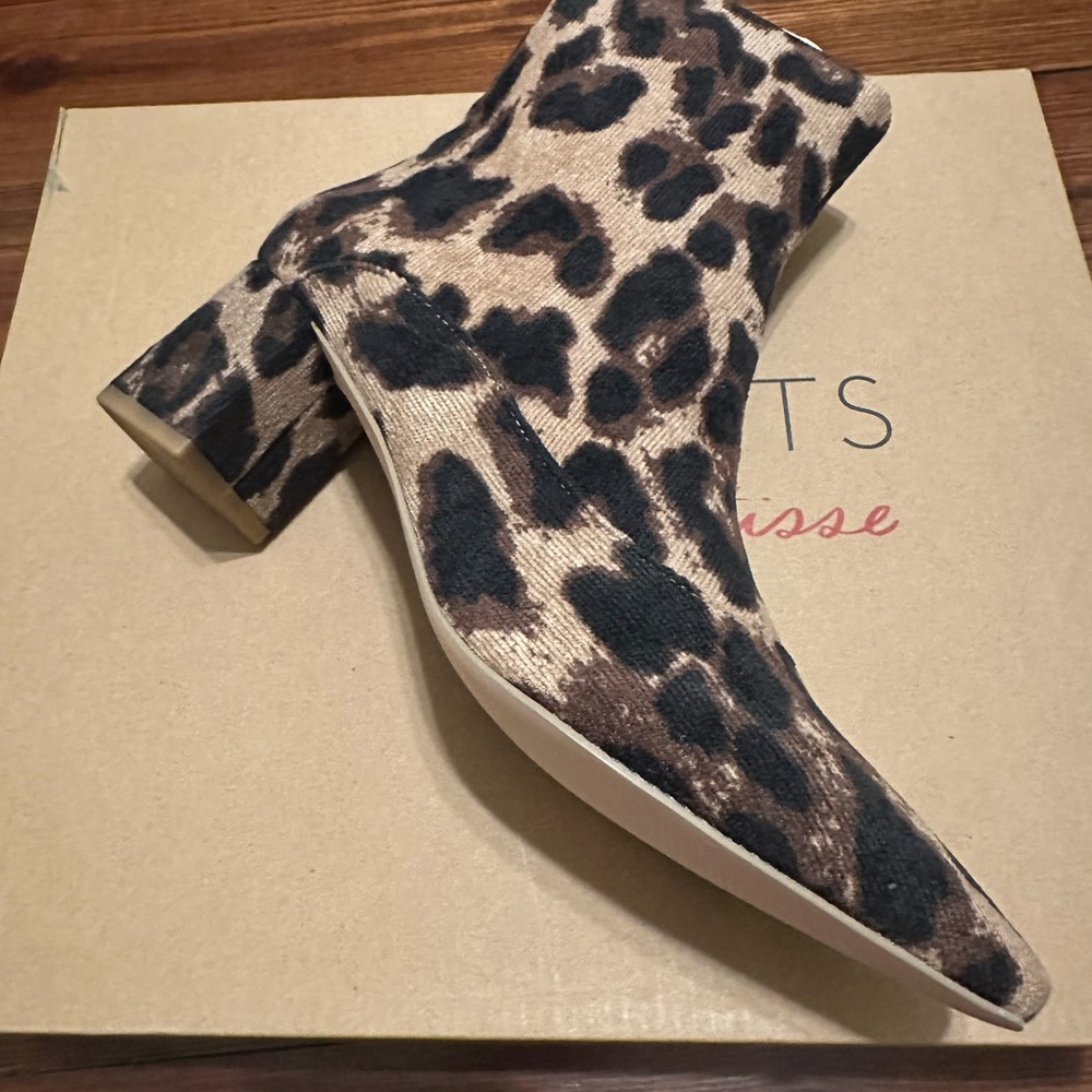 NIB Leopard Print Corduroy Ankle Boots - Picture 2 of 5
